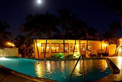 Caymans Island - Sunset House Dive Resort. 